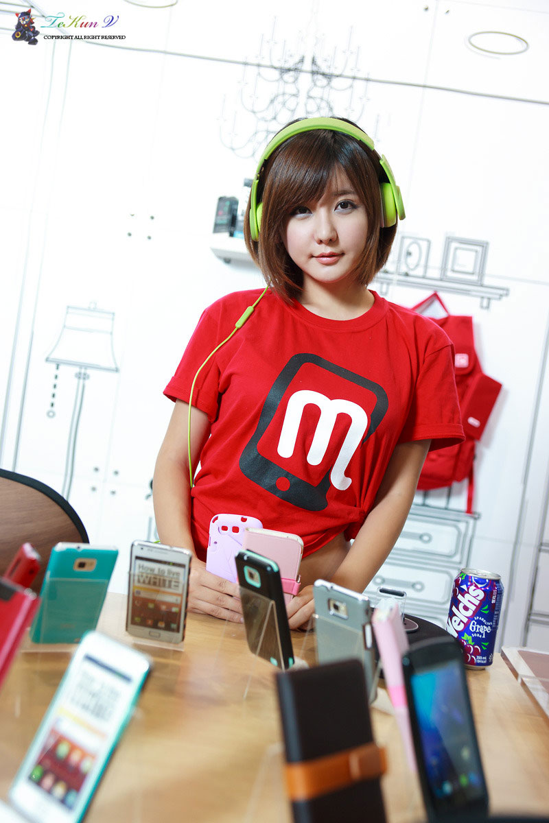 Ryu Ji Hye Korea IT Accessory Smart Device Show