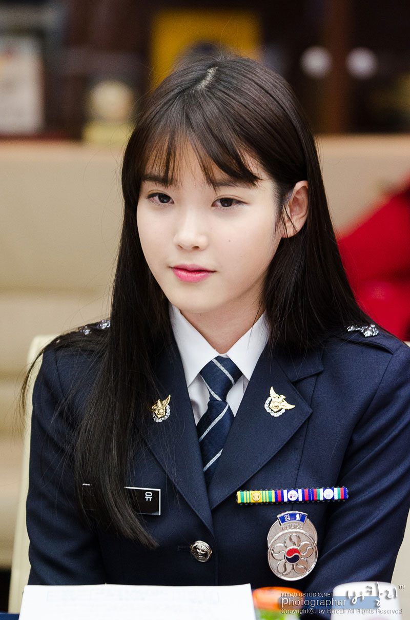 Singer IU honorary Korean police officer