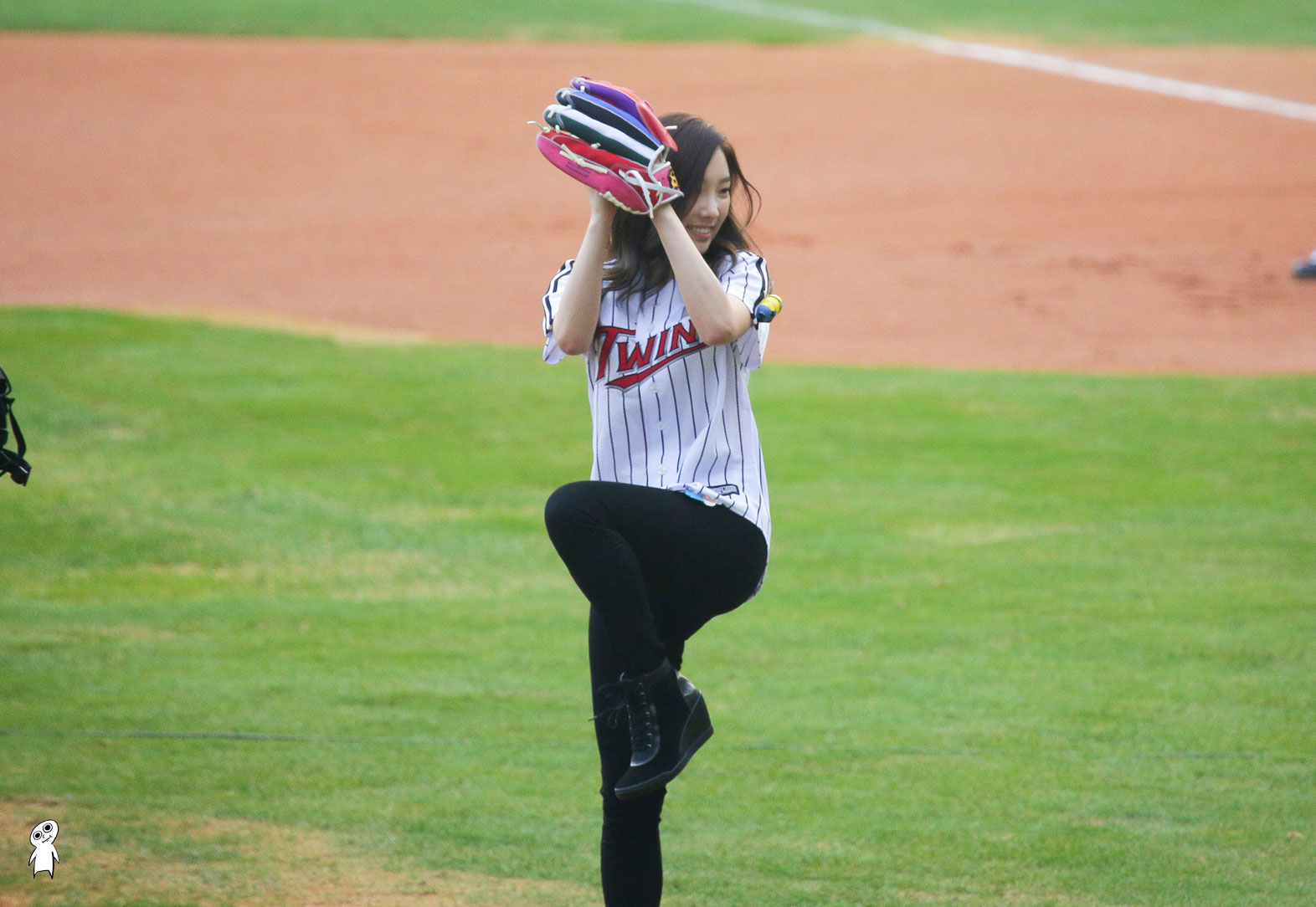 Girls Generation Taeyeon first pitch