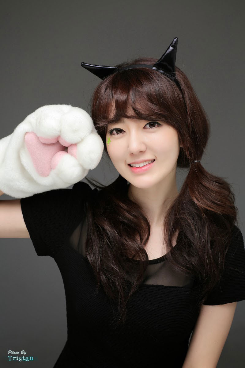 Korean model Bomi kitty style photoshoot