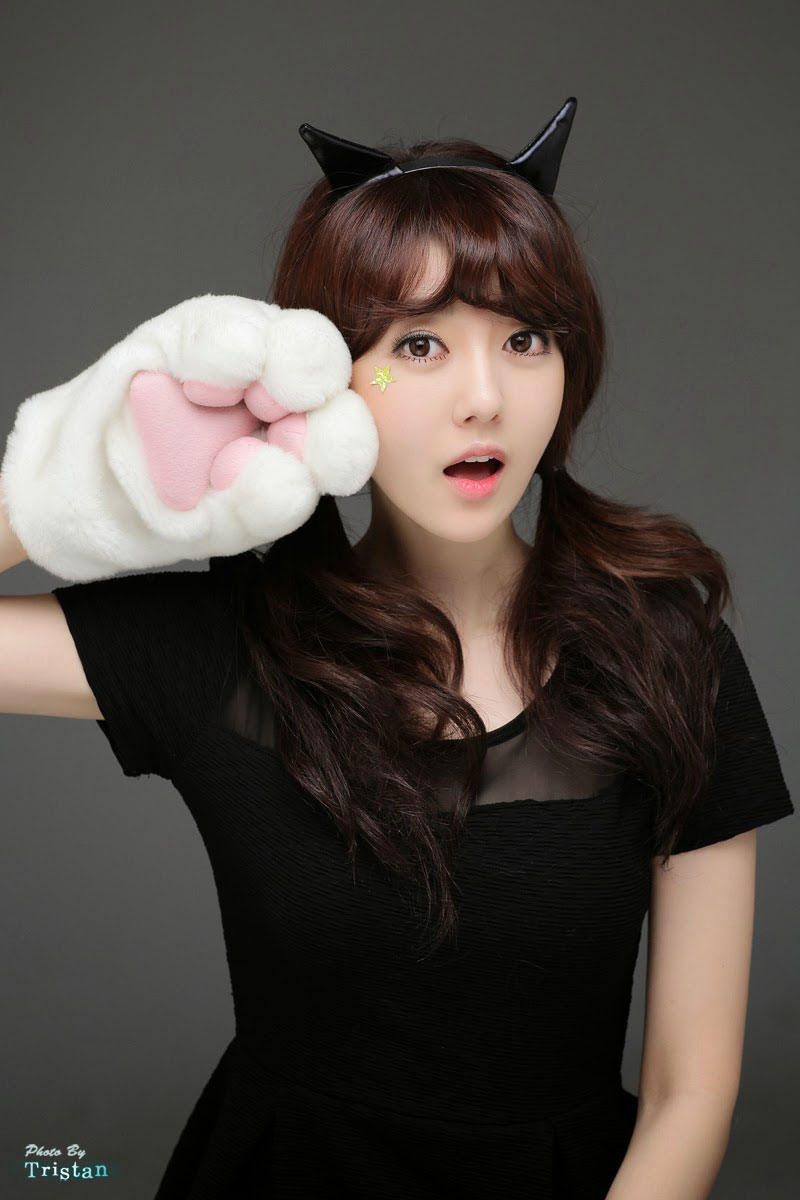 Korean model Bomi kitty style photoshoot