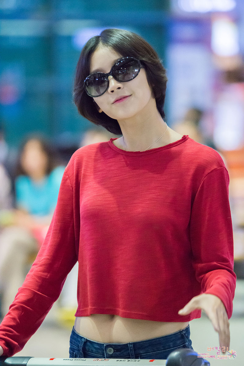 Hello Venus Yooyoung airport style
