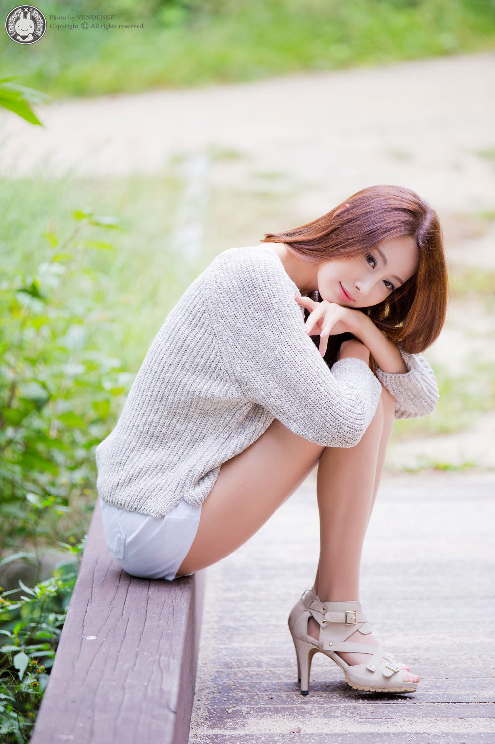 Korean model Eun Bin outdoor photoshoot