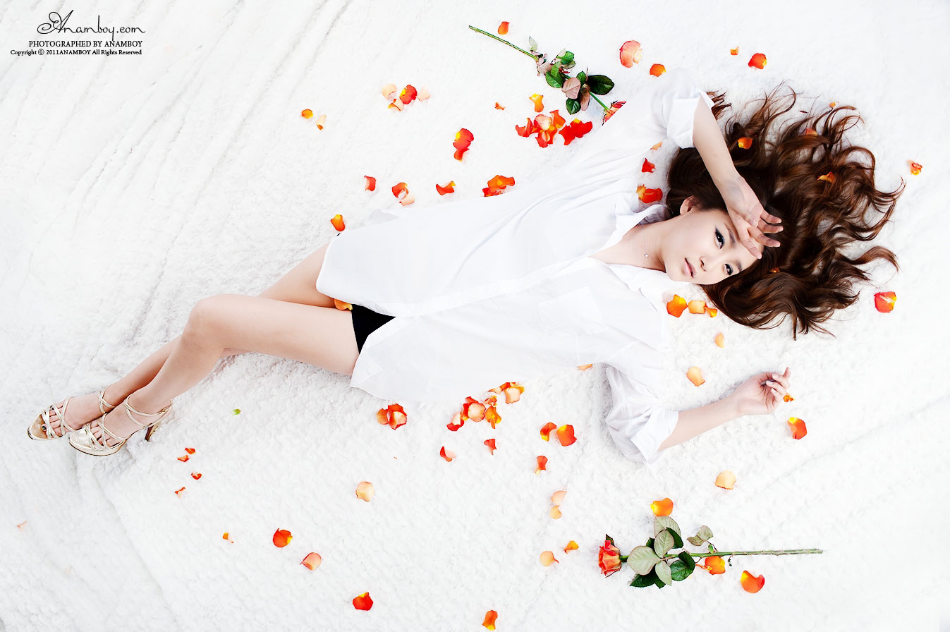 Model Bang Eun Young white shirt photoshoot