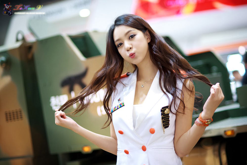 Model Ju Da Ha Seoul ADEX 2013