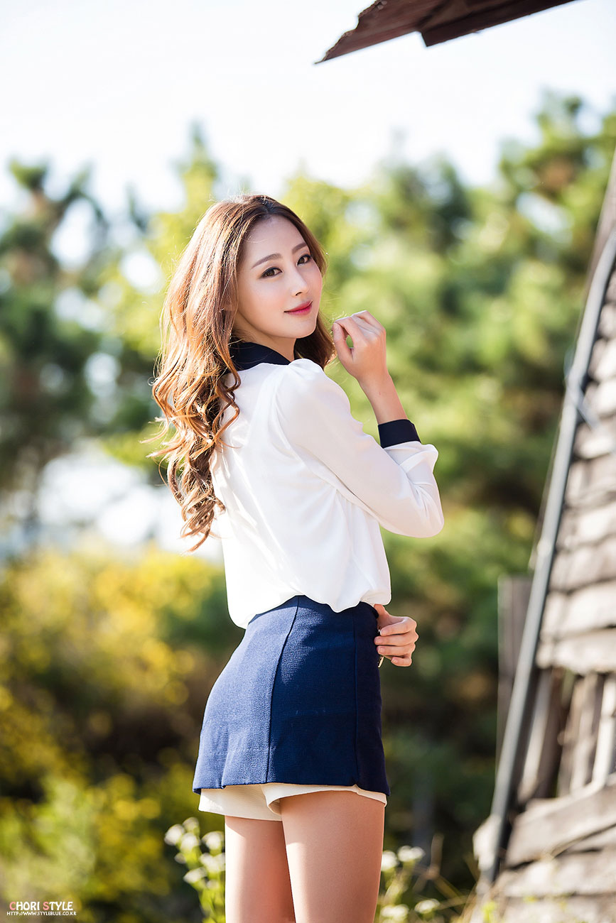 Eun Bin navy outdoor photoshoot