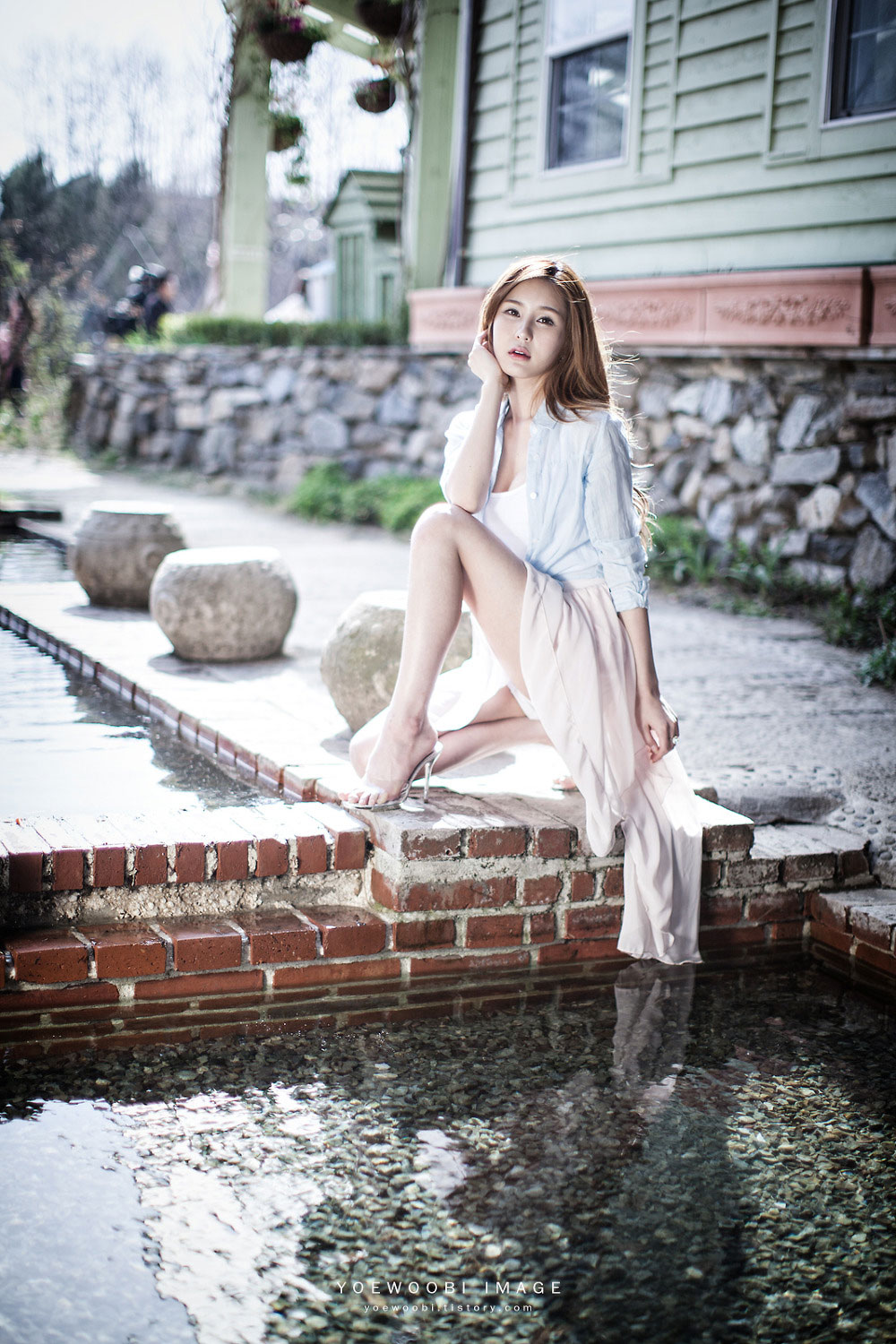 Korean model Park Soyu outdoor photoshoot