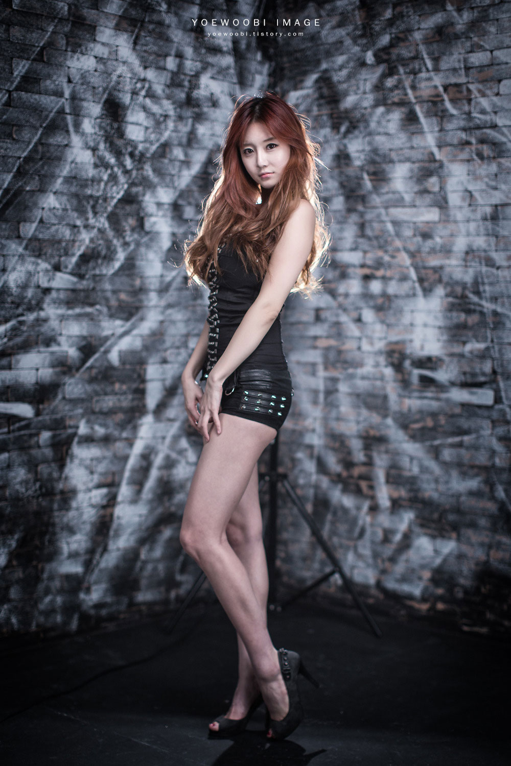Korean model Choi Seul Ki black style