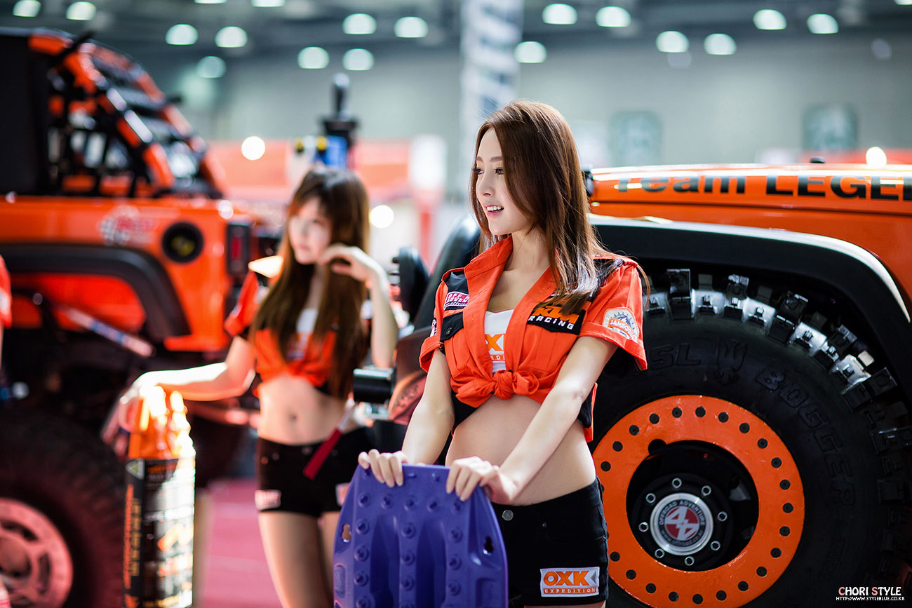 Korean model Eun Bin Automotive Week 2014