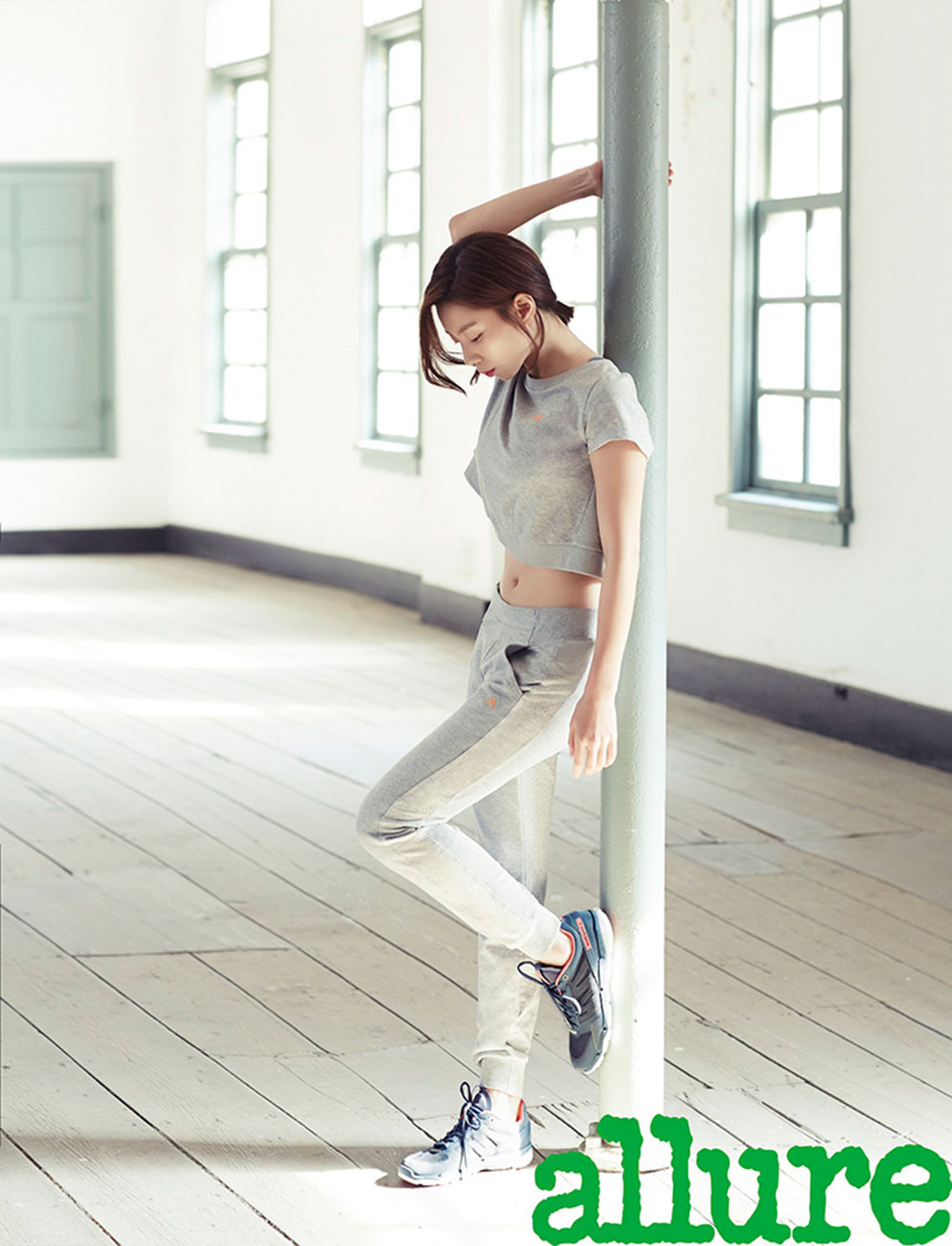Korean actress Park Soo Jin yoga style