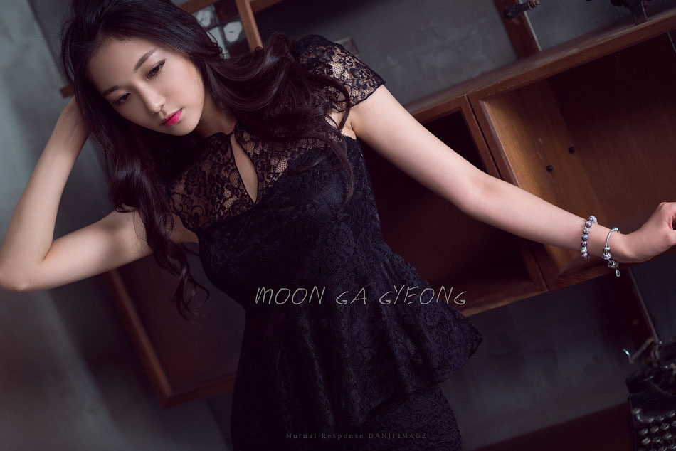 Moon Ga Kyeong studio photoshoot