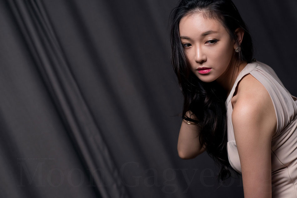 Moon Ga Kyeong studio photoshoot