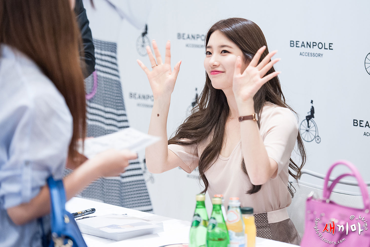 Miss A Suzy Bean Pole Busan fan signing event