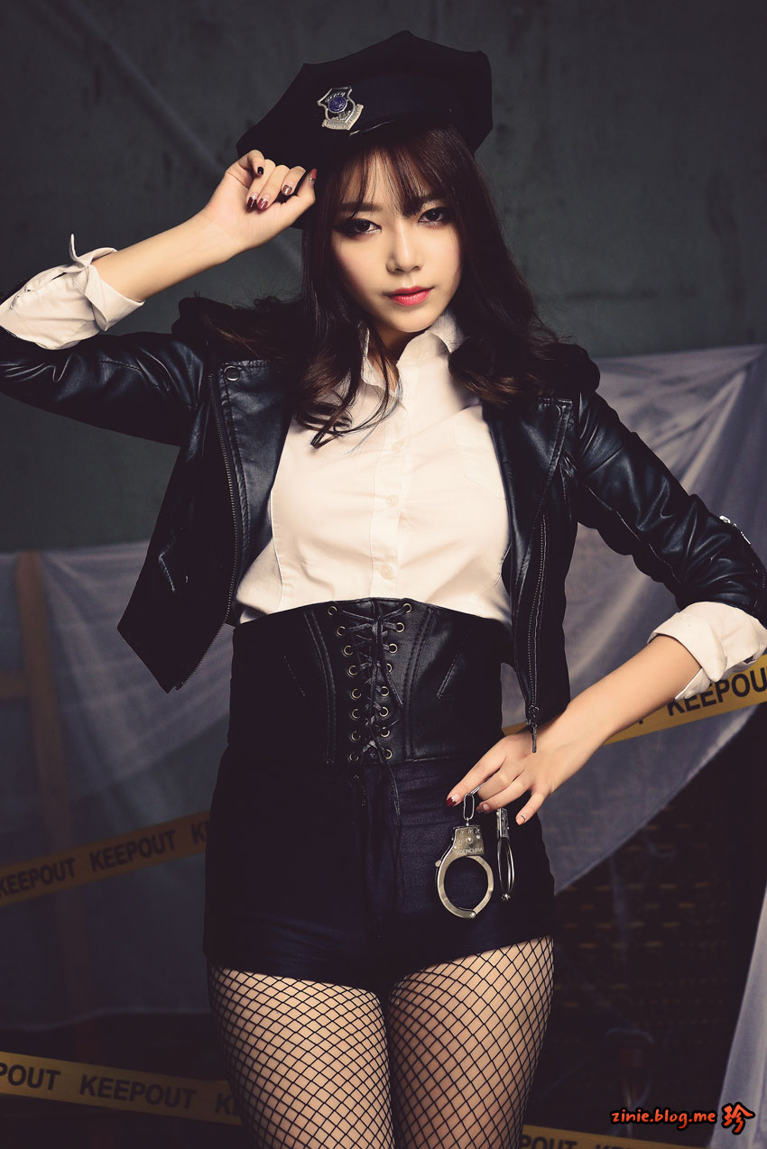 Korean model Ji Yeon police officer cosplay