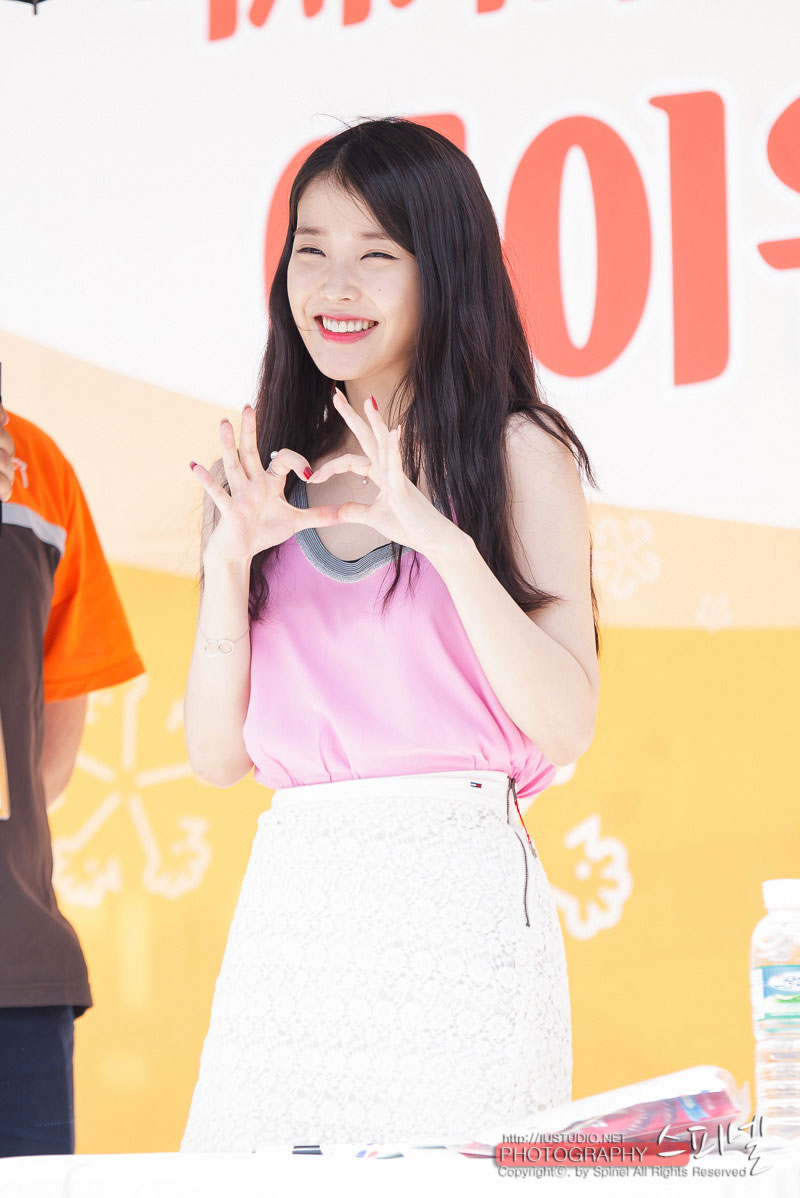 IU Mexicana Chicken fan signing event