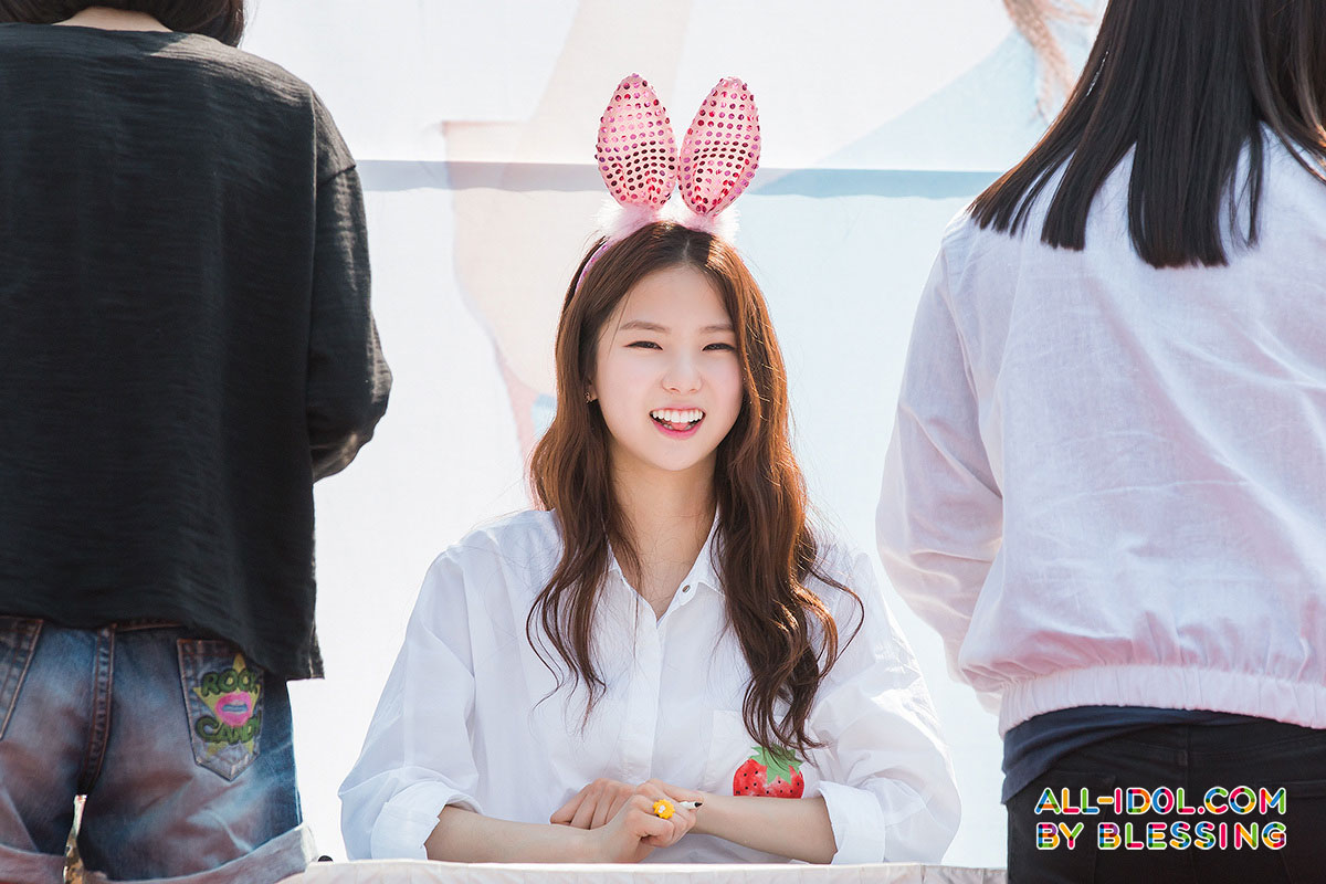 CLC Yujin Sinchon fan signing event