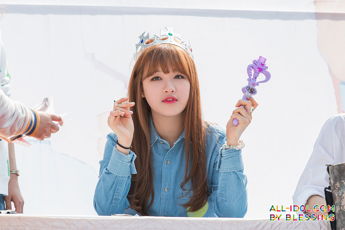 CLC Seunghee Sinchon fan signing event