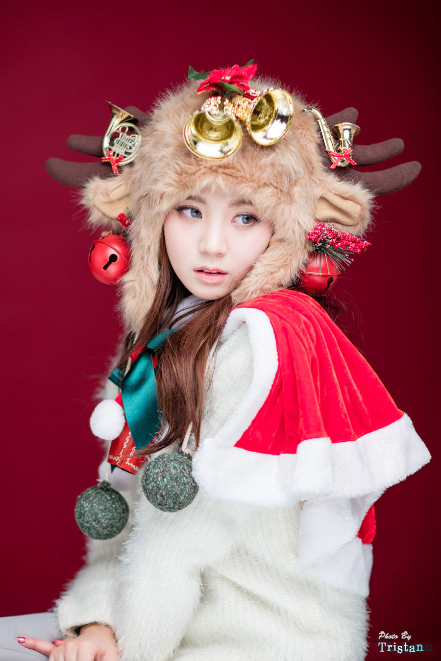 Korean model Chae Eun Christmas style