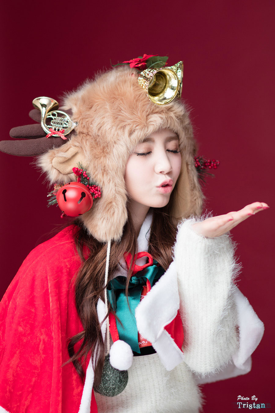 Korean model Chae Eun Christmas style