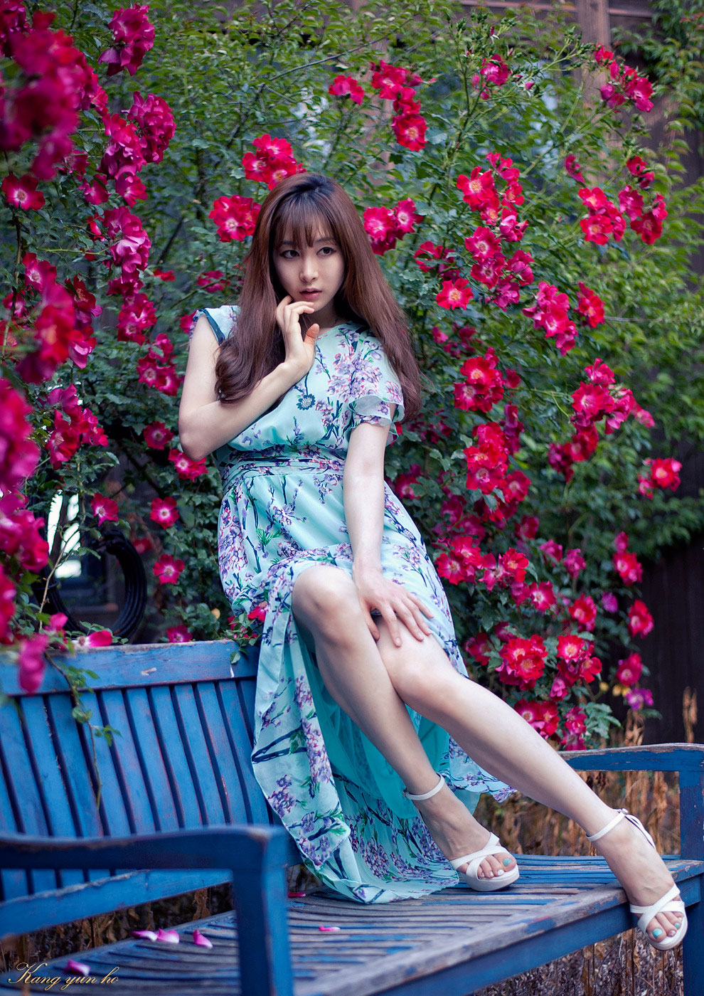 Korean model Lee Ga Na spring outdoor photoshoot