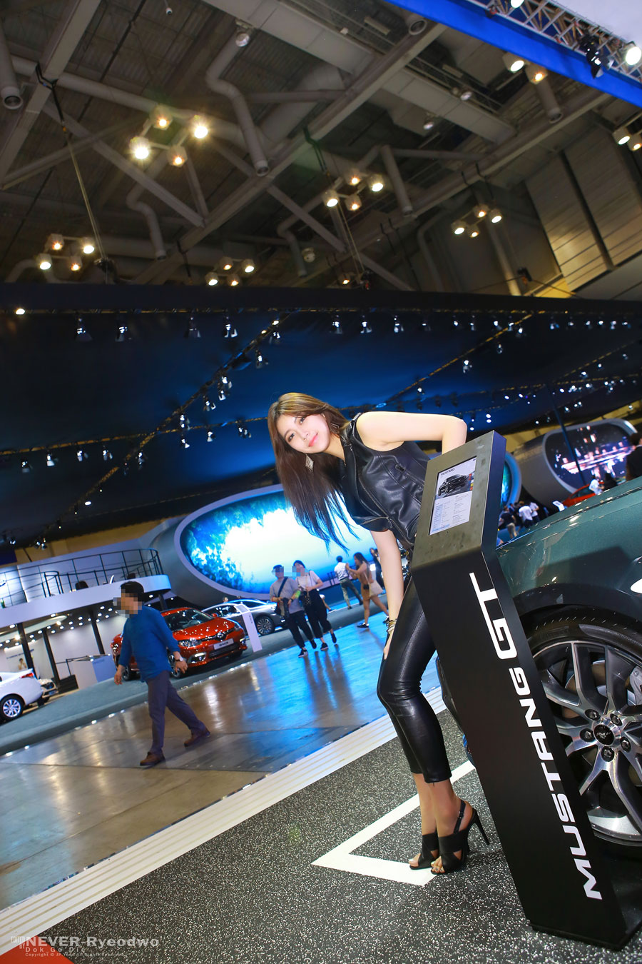 Ban Ji Hee Busan Motor Show 2016 Ford Mustang