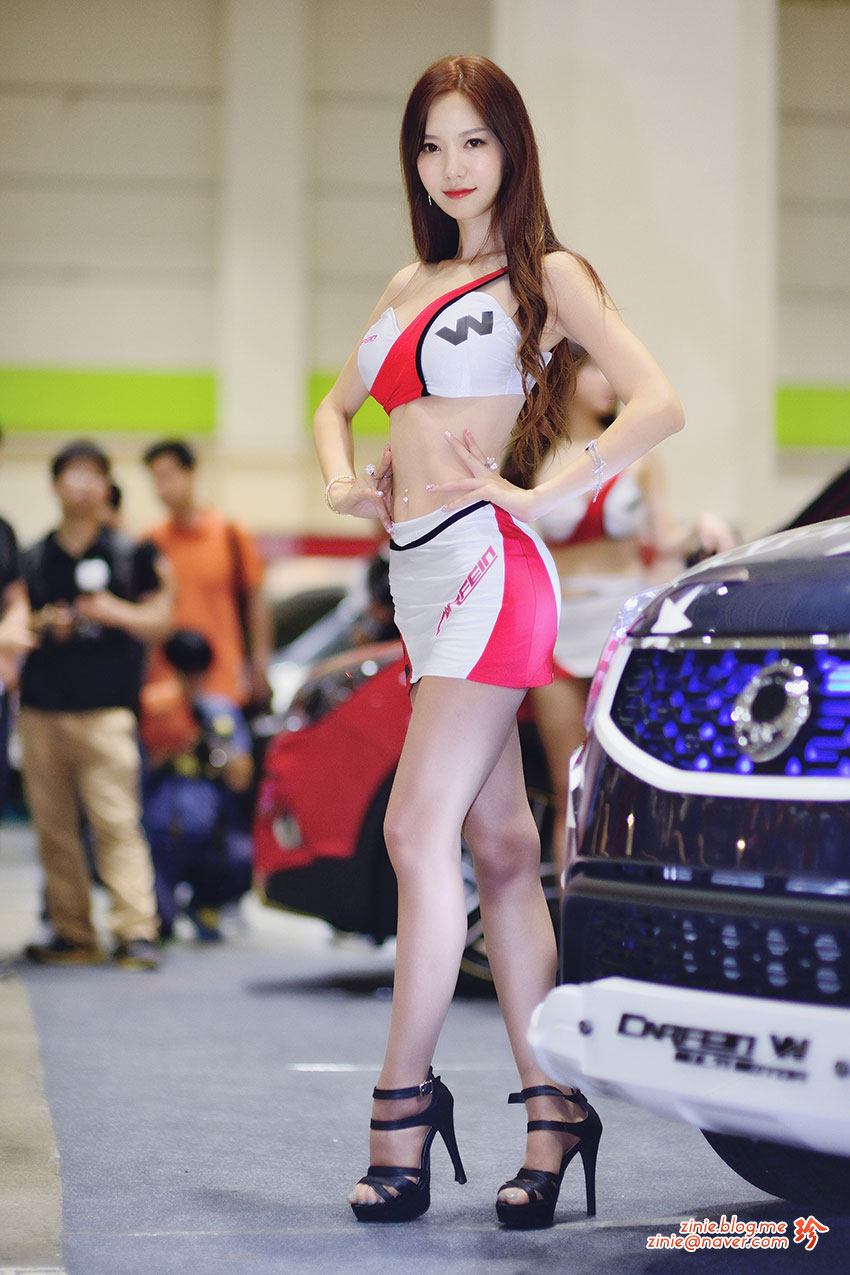 Han Min Young Seoul Auto Salon 2015 Car-Fein-w