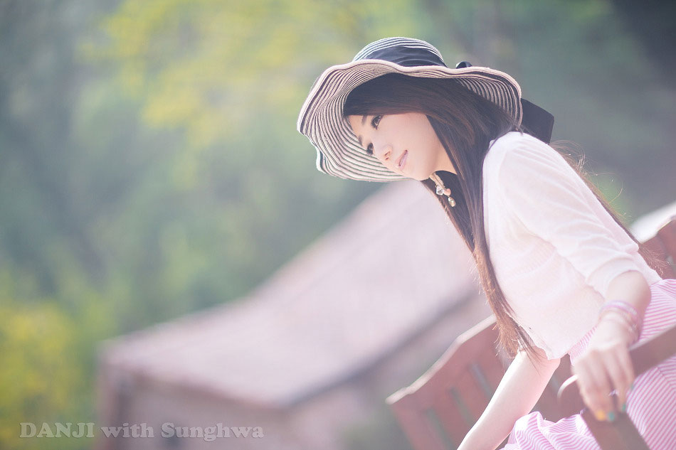 Model Lee Sung Hwa outdoor photography